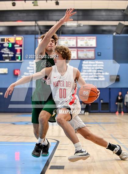 Thumbnail 3 in Mater Dei vs. Edison (CDM Beach Bash Tournament) photogallery.