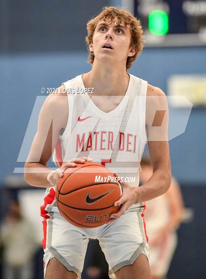 Thumbnail 2 in Mater Dei vs. Edison (CDM Beach Bash Tournament) photogallery.