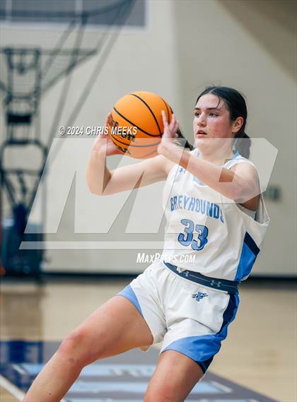 Thumbnail 3 in Pope vs Archer (Hounds Holiday Hoop Classic Final) photogallery.