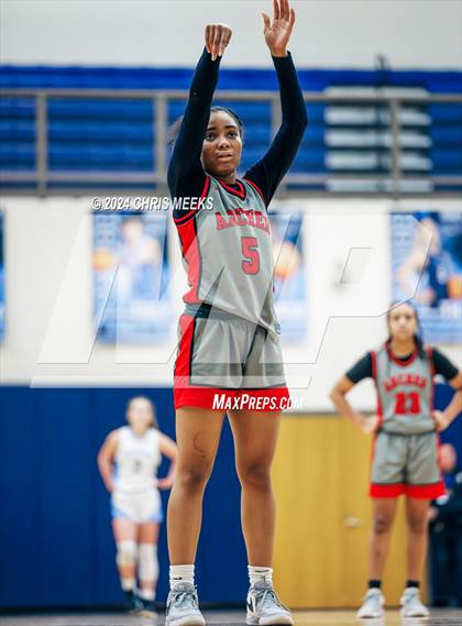 Thumbnail 2 in Pope vs Archer (Hounds Holiday Hoop Classic Final) photogallery.
