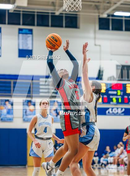 Thumbnail 2 in Pope vs Archer (Hounds Holiday Hoop Classic Final) photogallery.
