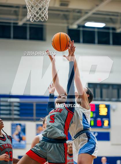 Thumbnail 3 in Pope vs Archer (Hounds Holiday Hoop Classic Final) photogallery.