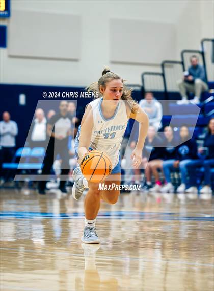 Thumbnail 3 in Pope vs Archer (Hounds Holiday Hoop Classic Final) photogallery.