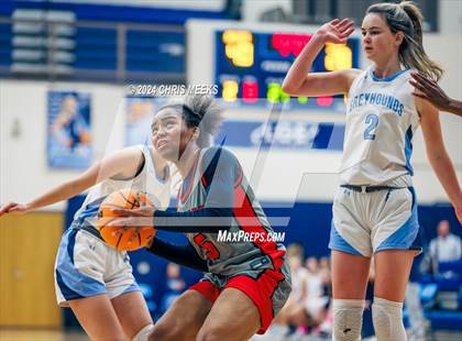 Thumbnail 1 in Pope vs Archer (Hounds Holiday Hoop Classic Final) photogallery.