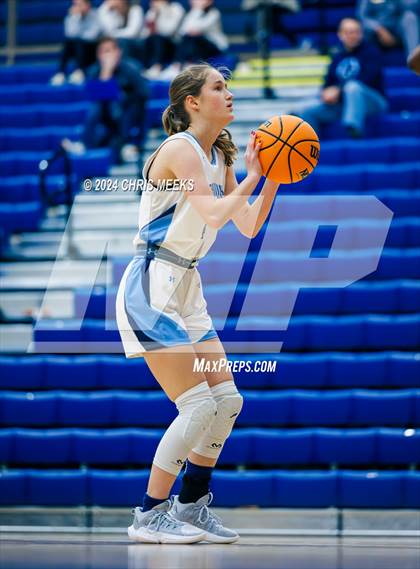 Thumbnail 3 in Pope vs Archer (Hounds Holiday Hoop Classic Final) photogallery.