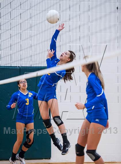 Thumbnail 2 in ThunderRidge vs. Wheat Ridge (Smoky Hill Buff Classic) photogallery.