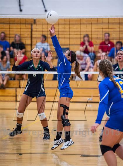 Thumbnail 2 in ThunderRidge vs. Wheat Ridge (Smoky Hill Buff Classic) photogallery.