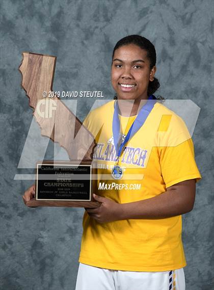 Thumbnail 3 in Oakland Tech (CIF State D4 Award Photos) photogallery.