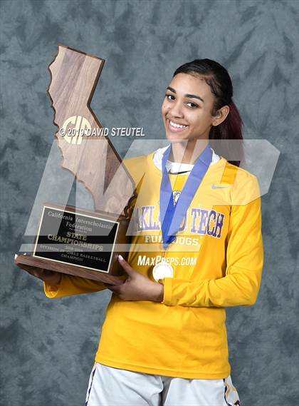 Thumbnail 1 in Oakland Tech (CIF State D4 Award Photos) photogallery.