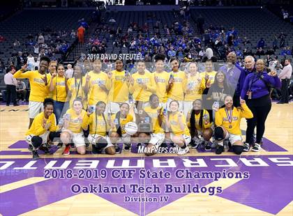 Thumbnail 1 in Oakland Tech (CIF State D4 Award Photos) photogallery.
