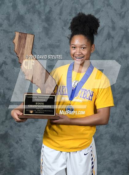Thumbnail 2 in Oakland Tech (CIF State D4 Award Photos) photogallery.