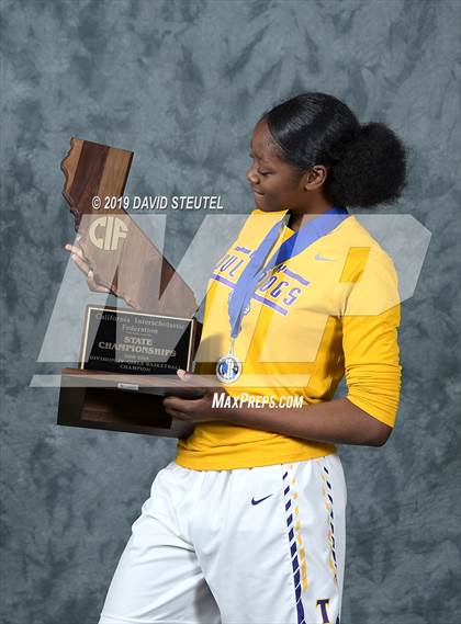Thumbnail 2 in Oakland Tech (CIF State D4 Award Photos) photogallery.