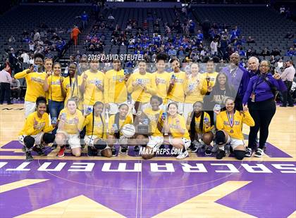 Thumbnail 2 in Oakland Tech (CIF State D4 Award Photos) photogallery.