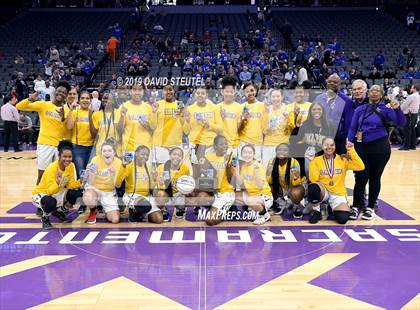 Thumbnail 1 in Oakland Tech (CIF State D4 Award Photos) photogallery.