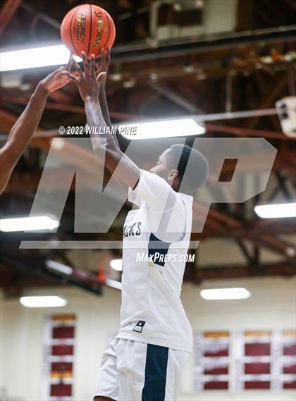 Thumbnail 3 in Mount Vernon vs. Newburgh Free Academy (NYSPHSAA Class AA Regional Semifinal) photogallery.