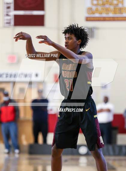 Thumbnail 2 in Mount Vernon vs. Newburgh Free Academy (NYSPHSAA Class AA Regional Semifinal) photogallery.