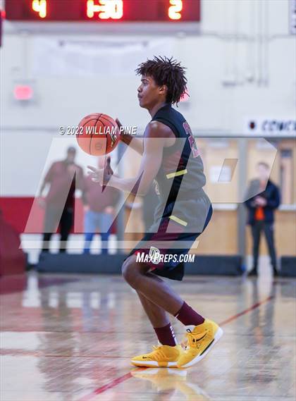 Thumbnail 2 in Mount Vernon vs. Newburgh Free Academy (NYSPHSAA Class AA Regional Semifinal) photogallery.