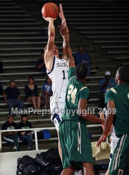Thumbnail 1 in College Park vs. De Soto (McDonalds Texas Invitational) photogallery.