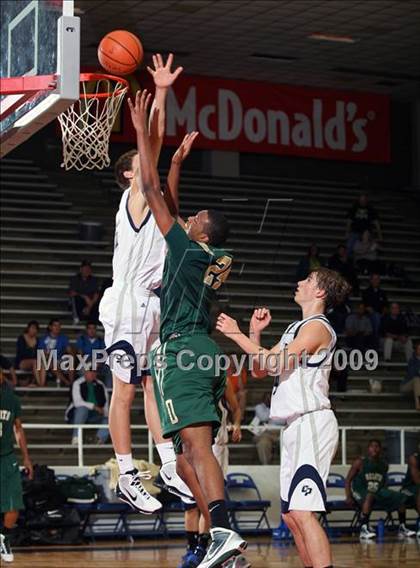 Thumbnail 1 in College Park vs. De Soto (McDonalds Texas Invitational) photogallery.