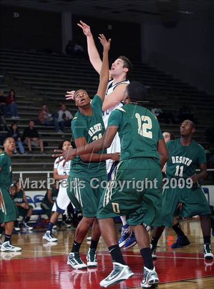 Thumbnail 3 in College Park vs. De Soto (McDonalds Texas Invitational) photogallery.