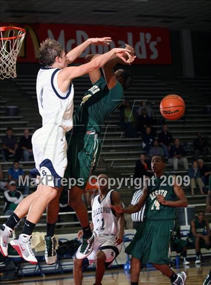 Thumbnail 1 in College Park vs. De Soto (McDonalds Texas Invitational) photogallery.