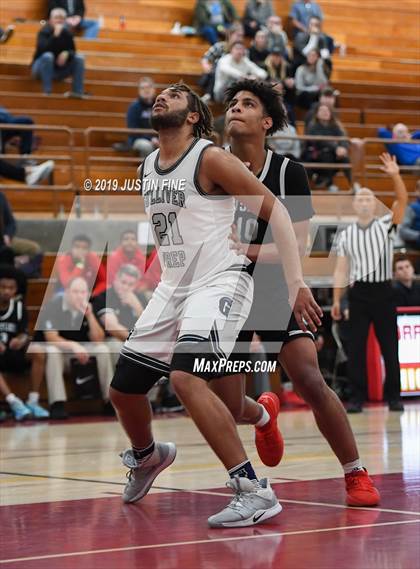 Thumbnail 2 in Sheldon vs. Gulliver Prep (Torrey Pines Holiday Classic) photogallery.