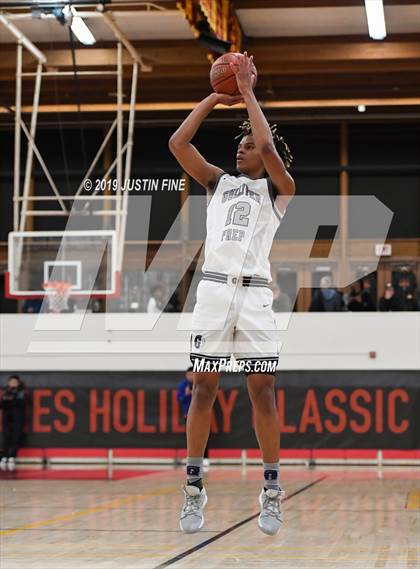 Thumbnail 1 in Sheldon vs. Gulliver Prep (Torrey Pines Holiday Classic) photogallery.