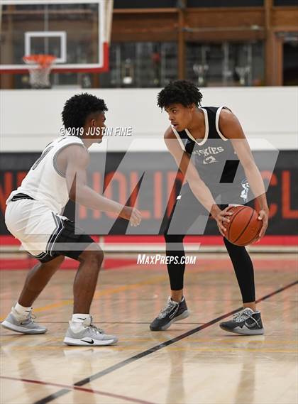 Thumbnail 3 in Sheldon vs. Gulliver Prep (Torrey Pines Holiday Classic) photogallery.