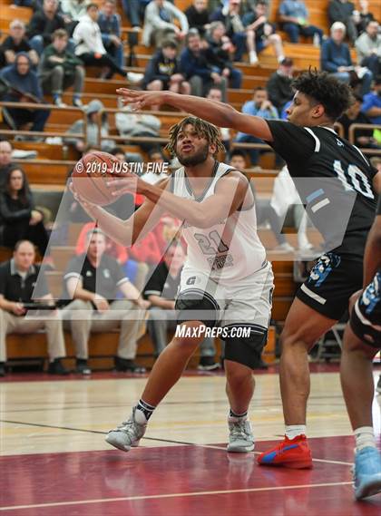 Thumbnail 1 in Sheldon vs. Gulliver Prep (Torrey Pines Holiday Classic) photogallery.