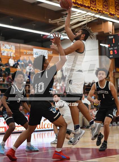 Thumbnail 3 in Sheldon vs. Gulliver Prep (Torrey Pines Holiday Classic) photogallery.