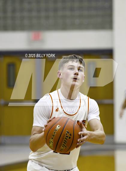 Thumbnail 3 in Grand Saline vs Alba-Golden photogallery.