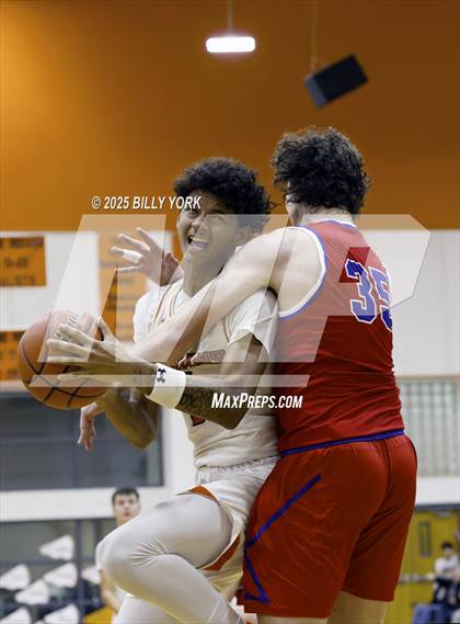 Thumbnail 3 in Grand Saline vs Alba-Golden photogallery.