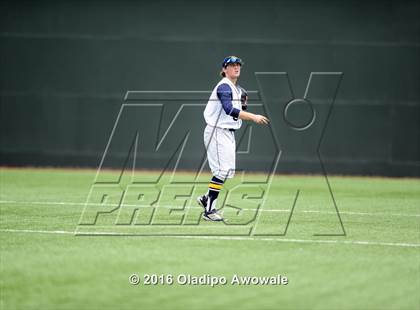 Thumbnail 2 in Dallas Jesuit vs. Highland Park (UIL Class 6A Region II Quarterfinal) photogallery.