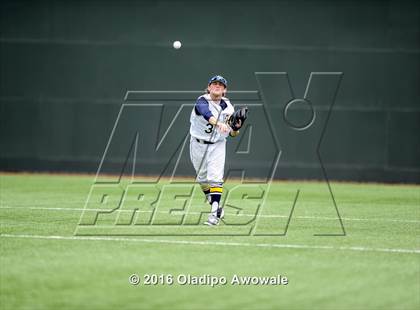 Thumbnail 3 in Dallas Jesuit vs. Highland Park (UIL Class 6A Region II Quarterfinal) photogallery.