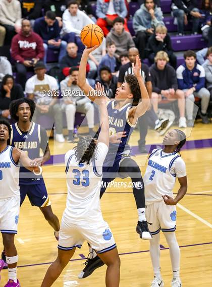 Thumbnail 2 in Millbrook vs Highland (John Wall Holiday Invitational) photogallery.