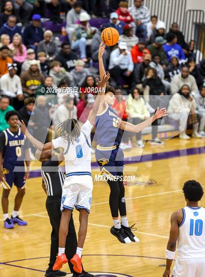 Thumbnail 1 in Millbrook vs Highland (John Wall Holiday Invitational) photogallery.