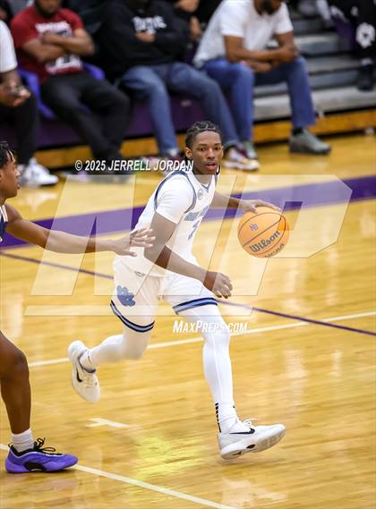 Thumbnail 1 in Millbrook vs Highland (John Wall Holiday Invitational) photogallery.