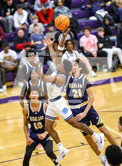 Thumbnail 3 in Millbrook vs Highland (John Wall Holiday Invitational) photogallery.