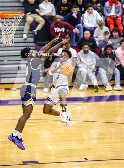 Thumbnail 2 in Millbrook vs Highland (John Wall Holiday Invitational) photogallery.