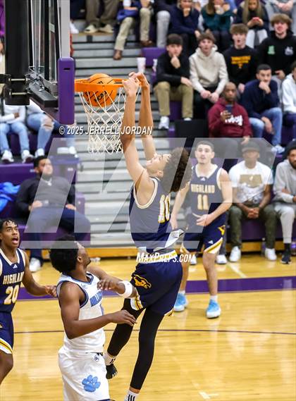 Thumbnail 2 in Millbrook vs Highland (John Wall Holiday Invitational) photogallery.