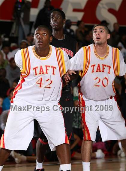 Thumbnail 1 in Taft vs. Westchester (Tip-Off Classic) photogallery.