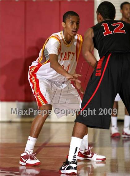 Thumbnail 2 in Taft vs. Westchester (Tip-Off Classic) photogallery.