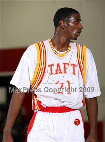 Thumbnail 1 in Taft vs. Westchester (Tip-Off Classic) photogallery.