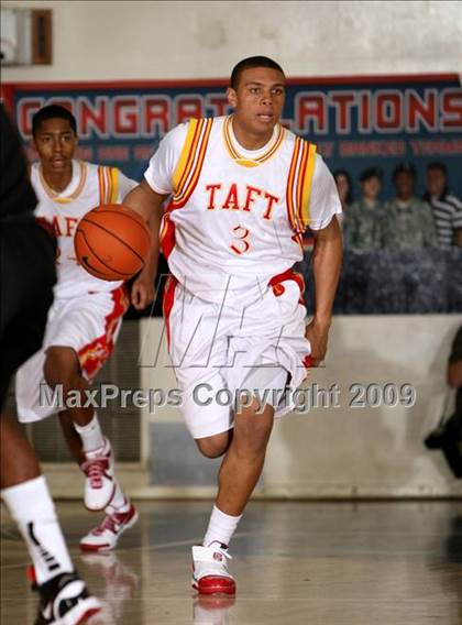 Thumbnail 3 in Taft vs. Westchester (Tip-Off Classic) photogallery.