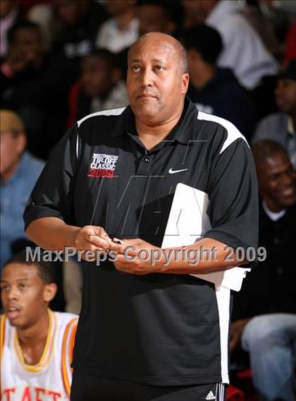 Thumbnail 1 in Taft vs. Westchester (Tip-Off Classic) photogallery.