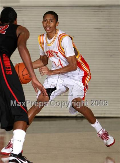 Thumbnail 3 in Taft vs. Westchester (Tip-Off Classic) photogallery.