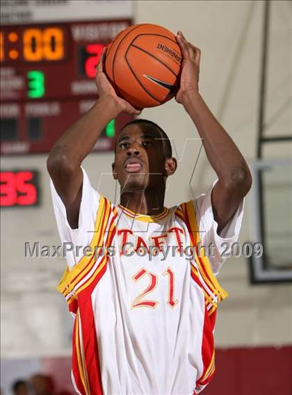 Thumbnail 2 in Taft vs. Westchester (Tip-Off Classic) photogallery.