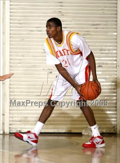 Thumbnail 3 in Taft vs. Westchester (Tip-Off Classic) photogallery.