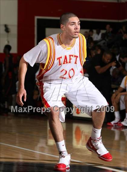 Thumbnail 2 in Taft vs. Westchester (Tip-Off Classic) photogallery.