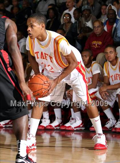 Thumbnail 2 in Taft vs. Westchester (Tip-Off Classic) photogallery.